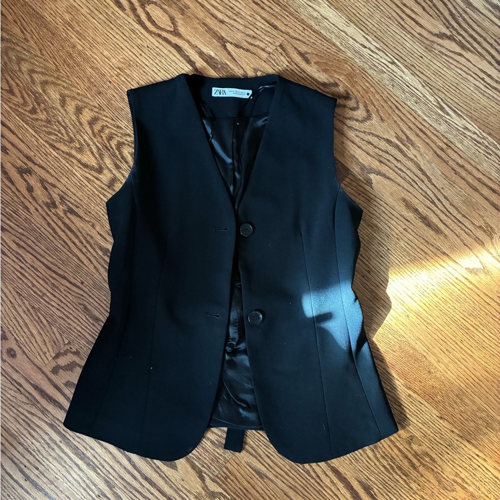 Zara Women's Black Buttoned Vest